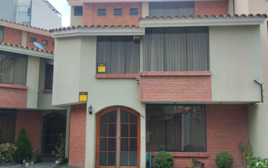 Bellísima casa amoblada en Cayma